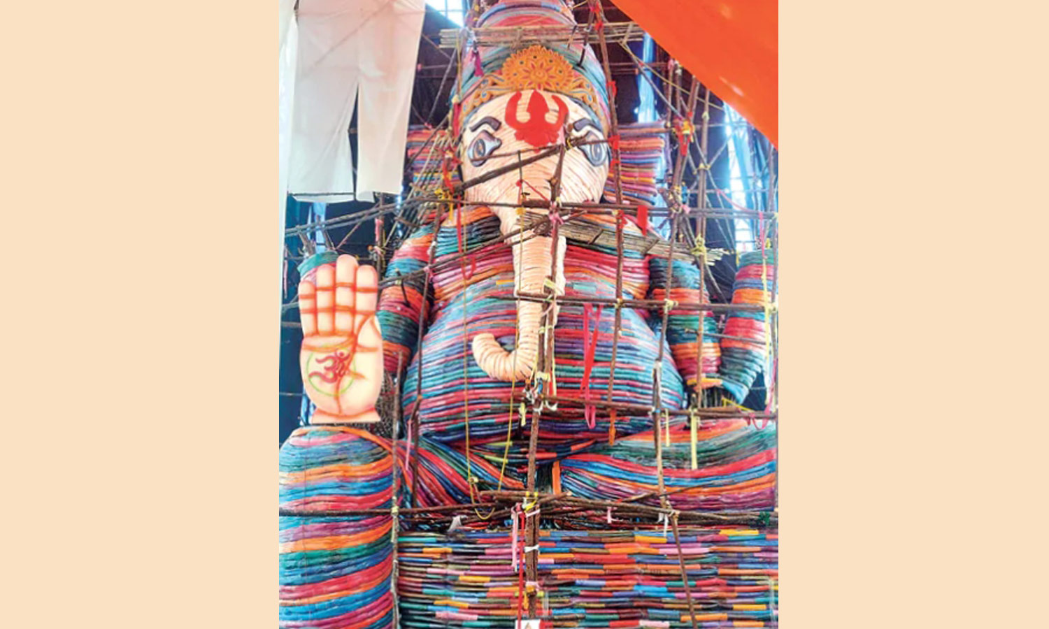 ஆந்திராவில் 1 லட்சம் சேலைகளால் விநாயகர் சிலை பிரதிஷ்டை