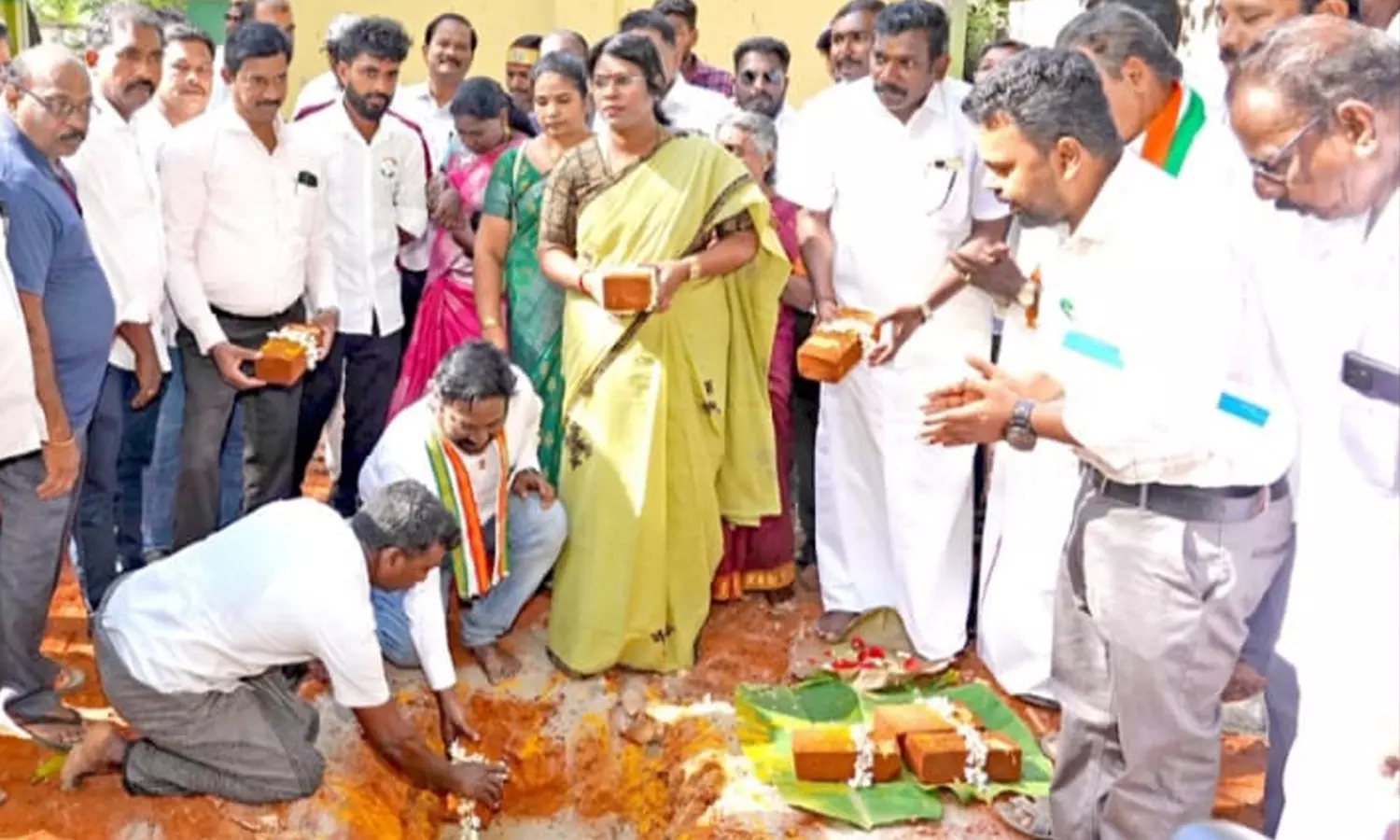 அரசு பள்ளியில் ரூ.54.40 லட்சம் மதிப்பில் வகுப்பறை கட்ட பூமி பூஜை- விஜய்வசந்த் எம்.பி. தொடங்கி வைத்தார்