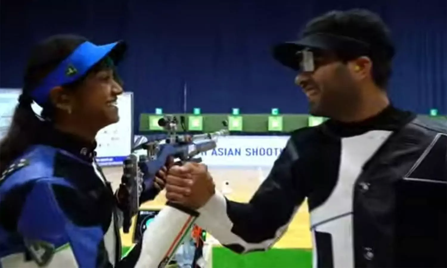 ஆசிய துப்பாக்கி சுடுதல் சாம்பியன்ஷிப்: தங்கம் வென்றது அர்ஜுன், இளவேனில் வாலறிவன் ஜோடி