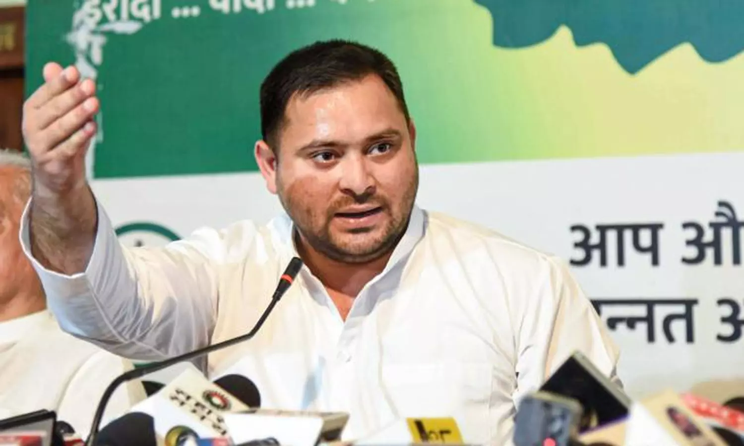 பிரதமருக்கு எதிராக அவதூறு: தேஜஸ்வி மீது வழக்குப்பதிவு