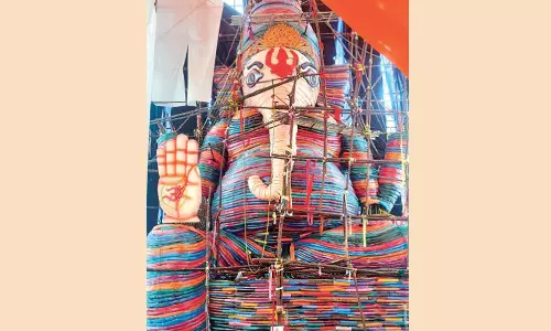 ஆந்திராவில் 1 லட்சம் சேலைகளால் விநாயகர் சிலை பிரதிஷ்டை