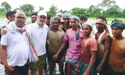 பீகார் நடைபயணம்: மக்கானா விவசாயிகளுடன் கலந்துரையாடிய ராகுல் காந்தி