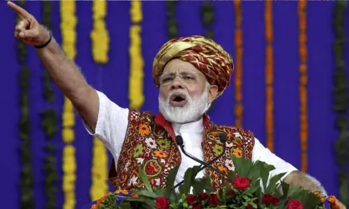 ரூ.5,477 கோடி திட்டப் பணிகளை தொடங்க குஜராத் செல்லும் பிரதமர் மோடி - நாளை 3 கி.மீ. ரோடு ஷோ!