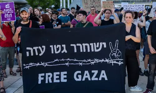 எங்கள் ஆன்மாவையும் இரத்தத்தையும் கொண்டு காசாவை காப்பாற்றுவோம்.. போராட்டம் நடத்திய இஸ்ரேல் மக்கள் கைது