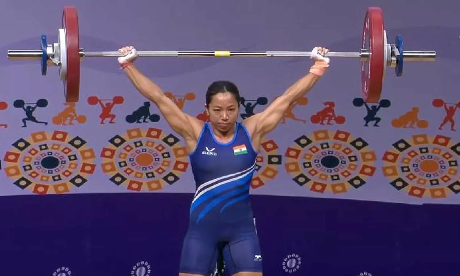 8 வருடத்திற்குப்பின் களம் இறங்கிய மீராபாய்: பளு தூக்குதல் போட்டியில் தங்கம் வென்று அசத்தல்..!