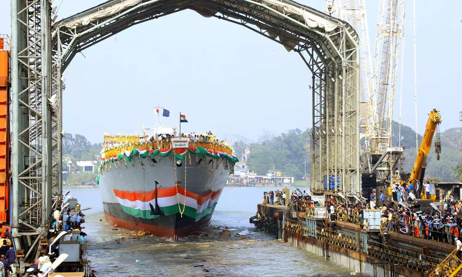 உள்நாட்டில் தயாரிக்கப்பட்ட இரண்டு போர்க்கப்பல்கள் நாட்டிற்கு அர்ப்பணிப்பு