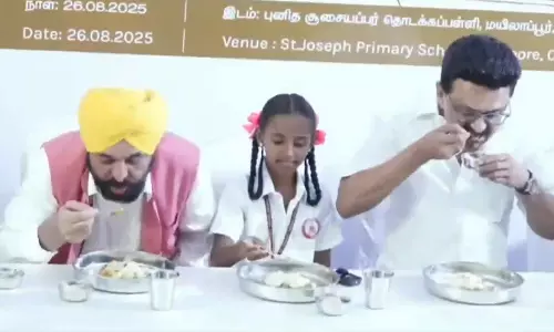 காலை உணவு திட்டம் விரிவாக்கம்- பஞ்சாப் முதல்வர் பகவந்த் மானுடன் அமர்ந்து உணவருந்திய முதலமைச்சர்