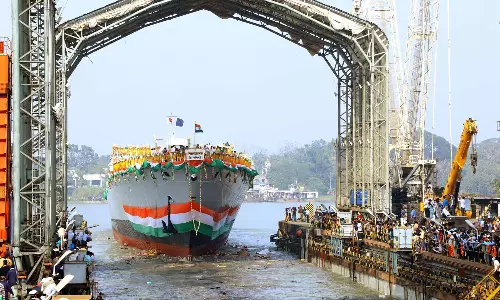 உள்நாட்டில் தயாரிக்கப்பட்ட இரண்டு போர்க்கப்பல்கள் நாட்டிற்கு அர்ப்பணிப்பு