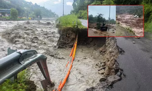 ஜம்முவில் கனமழை, நிலச்சரிவு: 4 பேர் பலி- வைஷ்ணவ தேவி யாத்திரை நிறுத்தம்