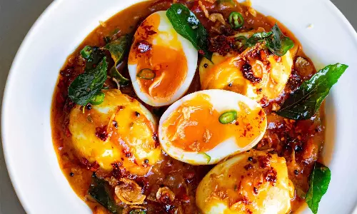 முட்டைக் குழம்பு சமைக்க மறுத்த மனைவி: கணவன் எடுத்த விபரீத முடிவு..!