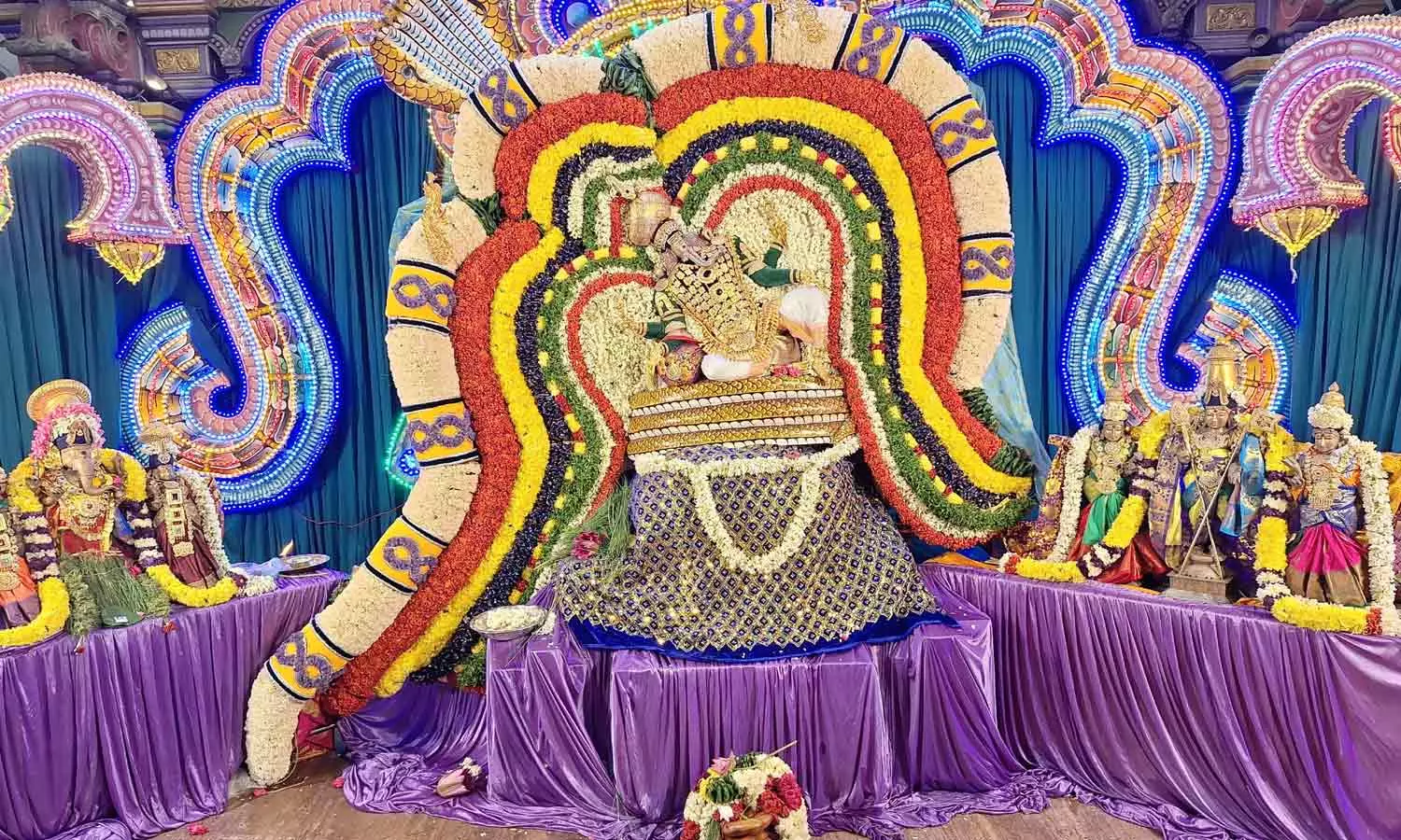 சதுர்த்தி விழா கோலாகலம்: தங்க கவசத்தில் ஜொலித்த புதுச்சேரி மணக்குள விநாயகர்