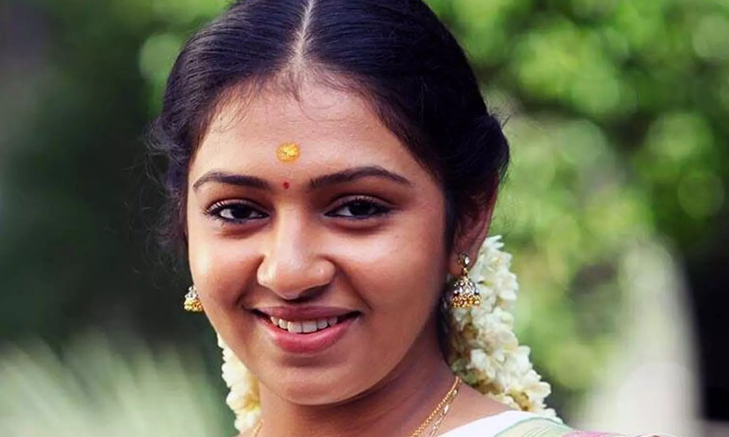 நடிகை லட்சுமி மேனன் தலைமறைவு?