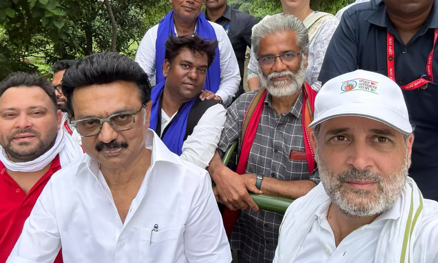 முதலமைச்சர் மு.க.ஸ்டாலினுடன் SELFIE எடுத்துக்கொண்ட ராகுல் காந்தி முதலமைச்சர் மு.க.ஸ்டாலினுடன் SELFIE எடுத்துக்கொண்ட ராகுல் காந்தி