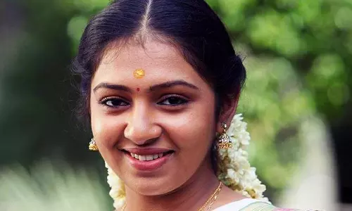 நடிகை லட்சுமி மேனன் தலைமறைவு?