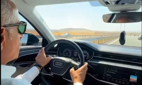 அதிவேகமாக காரை ஓட்டிய துருக்கி மந்திரி: அபராதம் விதித்த போக்குவரத்துத் துறை