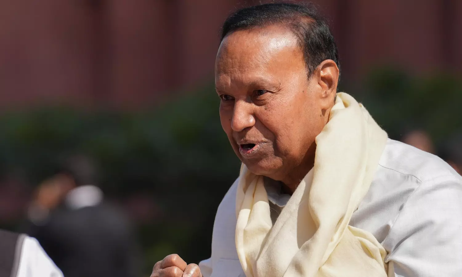 பதில் சொல்ல முடியாது போய்யா..! செய்தியாளரிடம் கோபப்பட்ட டி.ஆர்.பாலு பதில் சொல்ல முடியாது போய்யா..! செய்தியாளரிடம் கோபப்பட்ட டி.ஆர்.பாலு