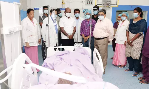 நல்லகண்ணு உடல்நலம் குறித்து டாக்டரிடம் கேட்டறிந்த அமைச்சர் மா.சுப்பிரமணியன்