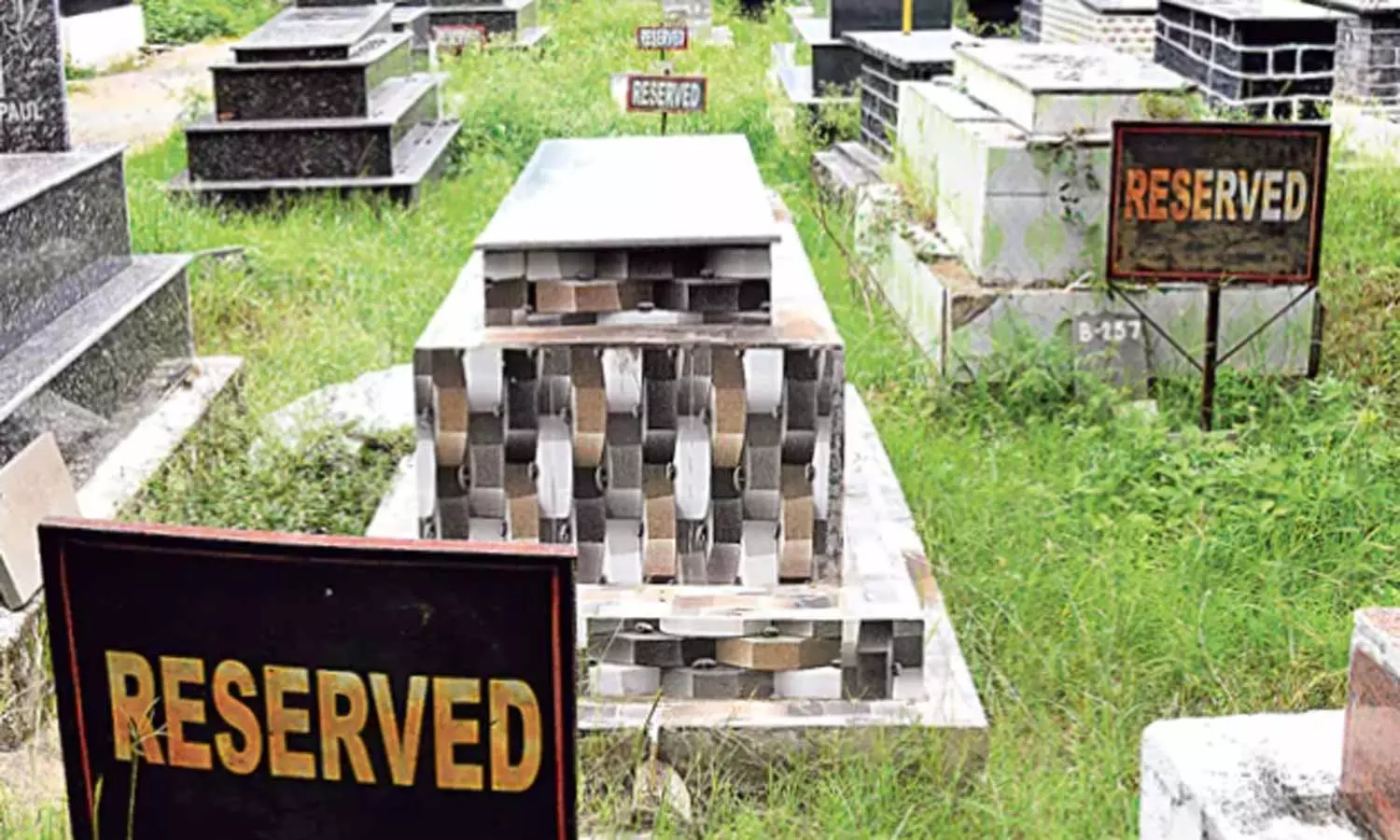 ஆந்திராவில் இறப்பதற்கு முன்பே சுடுகாட்டில் இடம் முன்பதிவு