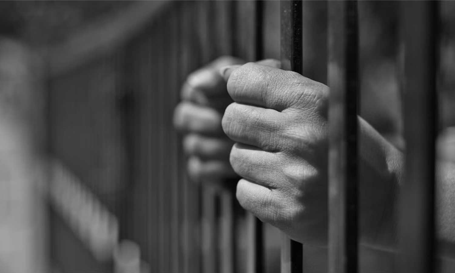 இரட்டை பெண் குழந்தைகளை கால்வாயில் வீசி கொலை செய்த தாய்க்கு வாழ்நாள் சிறை..!