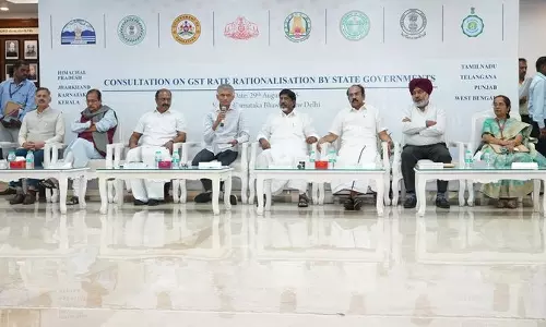 ஜிஎஸ்டி சீர்த்திருத்ததால் ரூ.2 லட்சம் கோடி வரை இழப்பு- இழப்பீடு கோரும் எதிர்கட்சிகள் ஆளும் மாநிலங்கள்