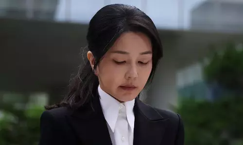 தென்கொரியா முன்னாள் அதிபர் மனைவி மீது ஊழல் குற்றச்சாட்டு பதிவு