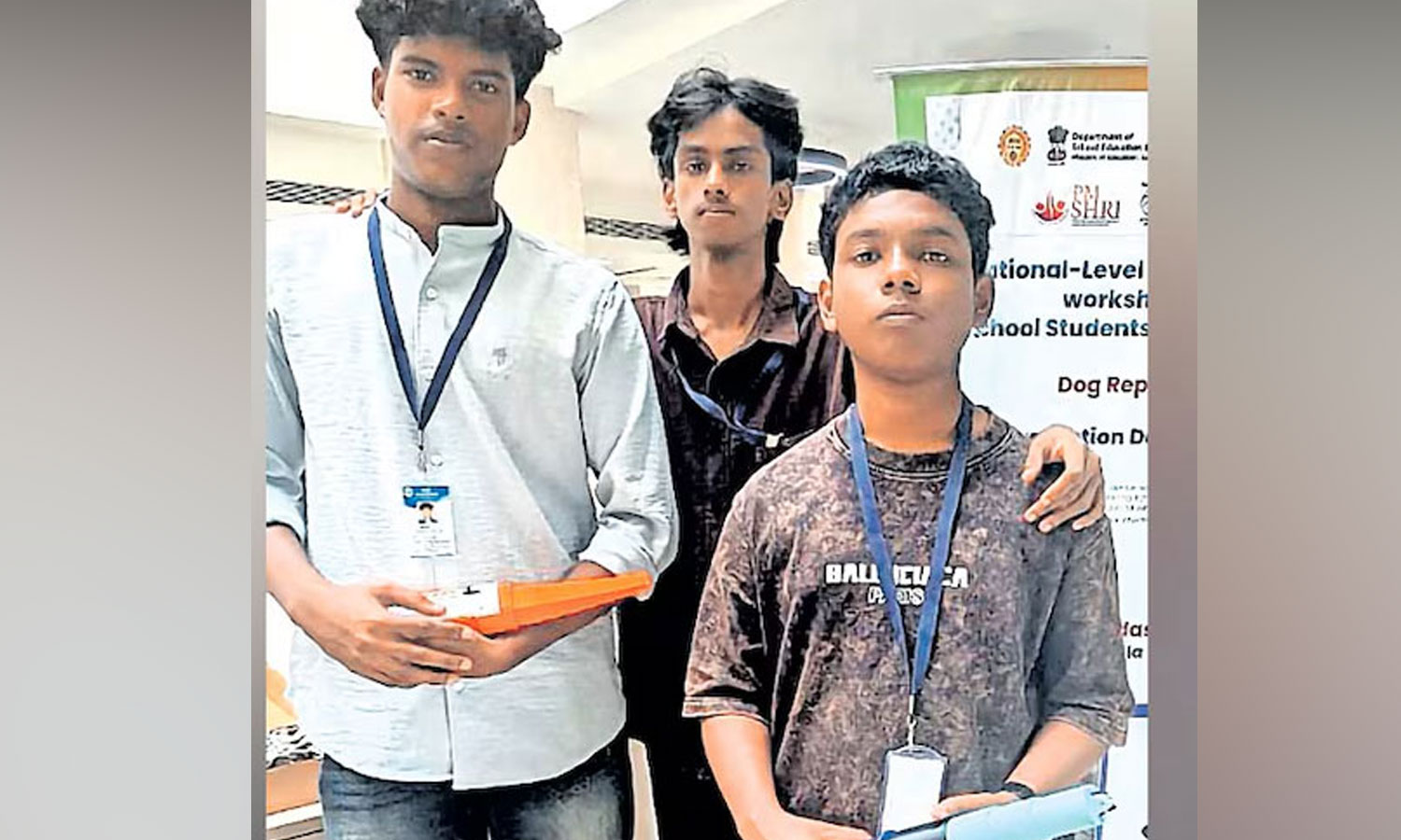 தெரு நாய்களை விரட்ட அரசு பள்ளி மாணவர்கள் கண்டுபிடித்த 'மந்திரக்கோல்'- தேசிய அங்கீகாரம் கிடைத்தது