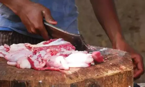 தெலுங்கானாவில் வினோத கிராமம்: திருமணமான பெண்கள் இறைச்சி சாப்பிட தடை