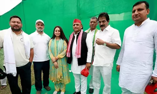 ராகுல் காந்தியின் வாக்காளர் உரிமை பேரணியில் பங்கேற்ற அகிலேஷ் யாதவ்