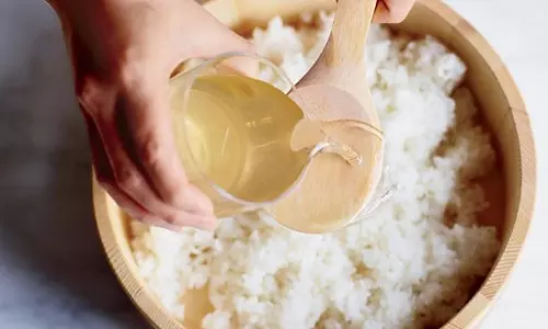 அரிசி சாதமும், தேங்காய் எண்ணெயும்...