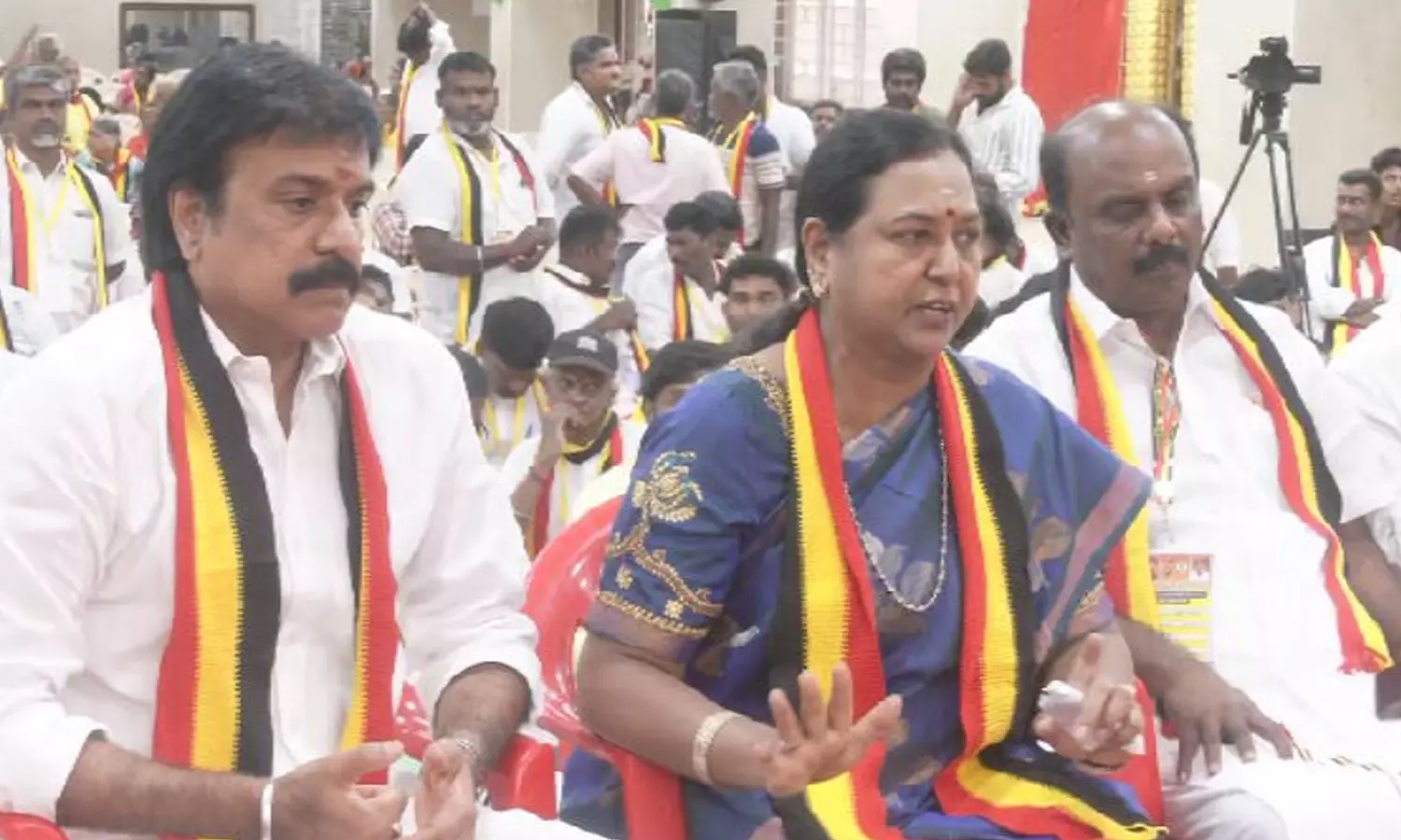 தேமுதிக- அதிமுக கூட்டணி: எடப்பாடி பழனிசாமி முதுகில் குத்திவிட்டார்..!- பிரேமலதா தேமுதிக- அதிமுக கூட்டணி: எடப்பாடி பழனிசாமி முதுகில் குத்திவிட்டார்..!- பிரேமலதா