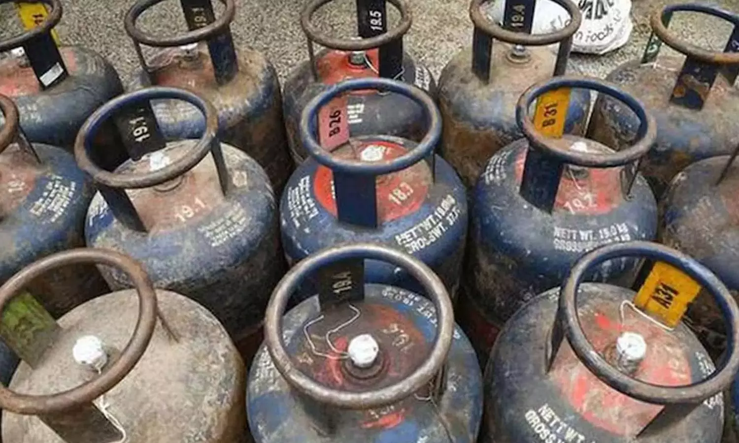 வணிக பயன்பாட்டிற்கான சிலிண்டர் விலை குறைந்தது