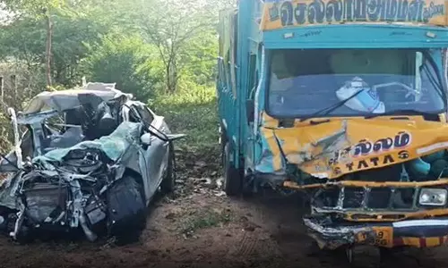 பரமக்குடி அருகே விபத்து: ஒரே குடும்பத்தை சேர்ந்த  3 பேர் உட்பட 4 பேர் உயிரிழப்பு