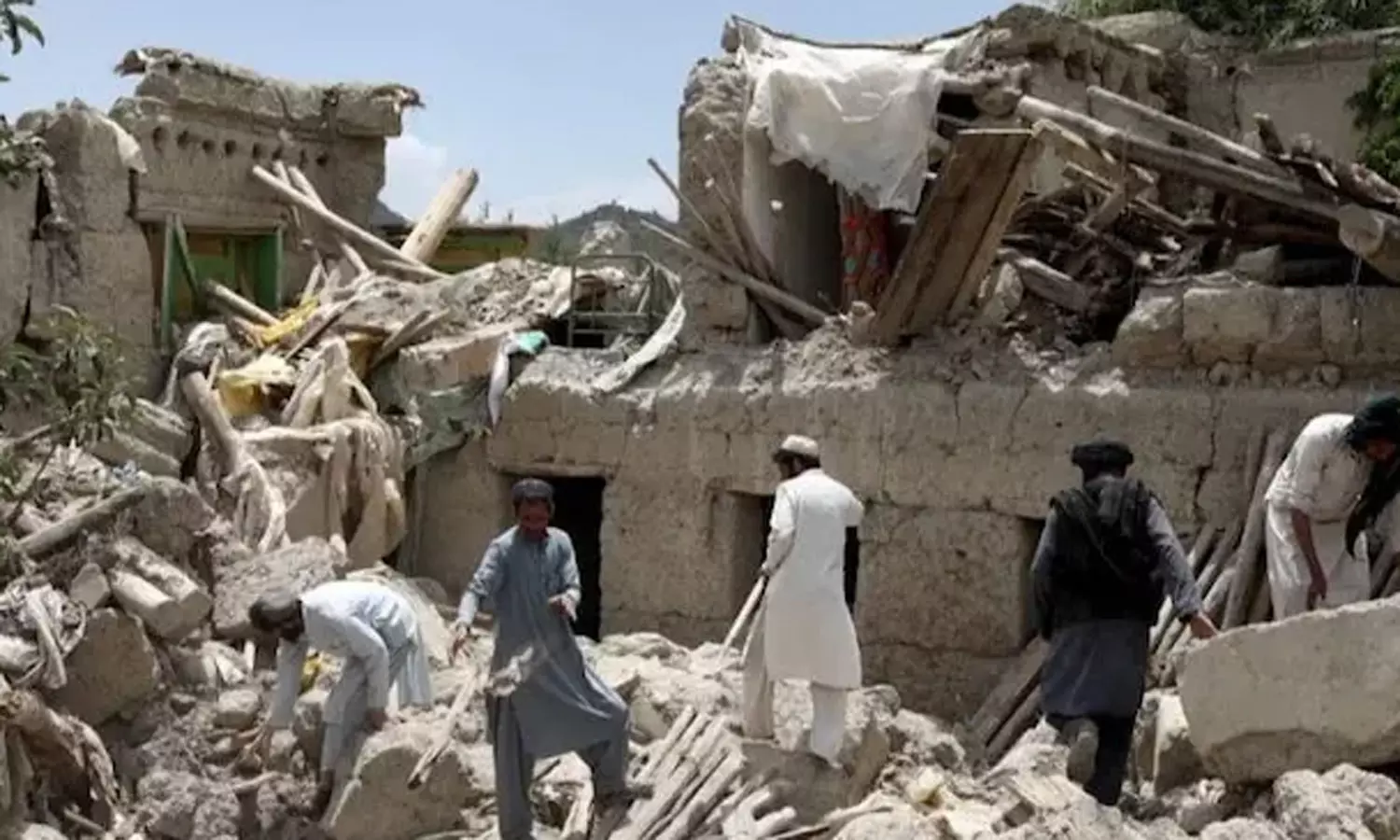 ஆப்கானிஸ்தானில் சக்தி வாய்ந்த நிலநடுக்கம்: 500 பேர் பலி- 1000 பேர் காயம் ஆப்கானிஸ்தானில் சக்தி வாய்ந்த நிலநடுக்கம்: 500 பேர் பலி- 1000 பேர் காயம்