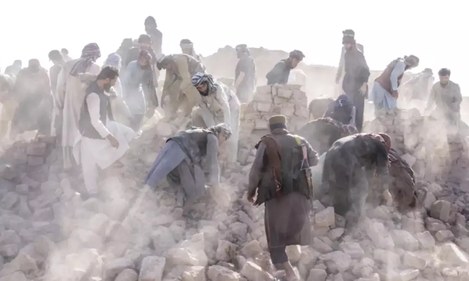 ஆப்கானிஸ்தானில் பயங்கர நிலநடுக்கம்: பலி எண்ணிக்கை 800-ஆக உயர்வு ஆப்கானிஸ்தானில் பயங்கர நிலநடுக்கம்: பலி எண்ணிக்கை 800-ஆக உயர்வு