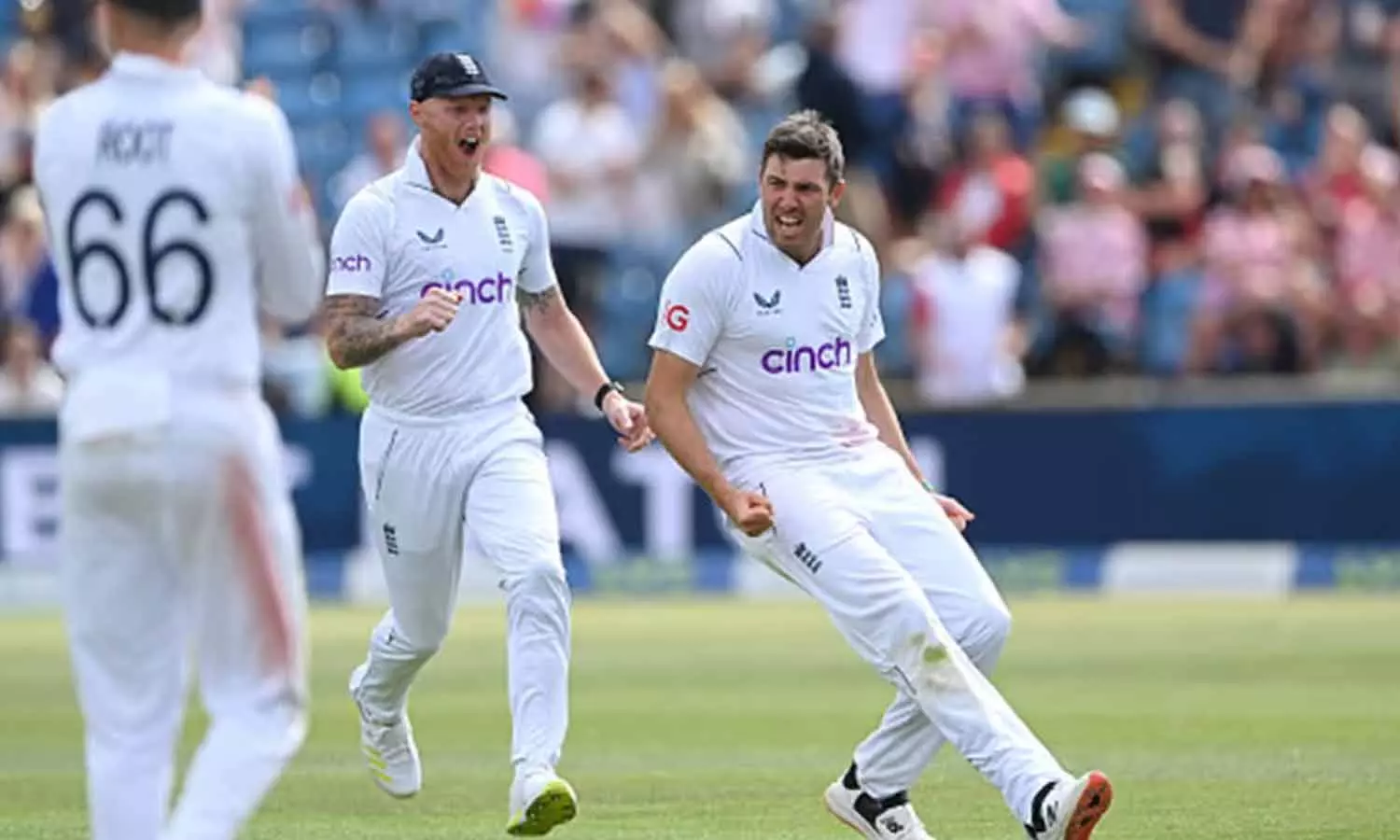 ரெட் பால் கிரிக்கெட்டுக்கு காலவரையற்ற ஓய்வு- இங்கிலாந்து வேகப்பந்து வீச்சாளர் அதிர்ச்சி முடிவு ரெட் பால் கிரிக்கெட்டுக்கு காலவரையற்ற ஓய்வு- இங்கிலாந்து வேகப்பந்து வீச்சாளர் அதிர்ச்சி முடிவு