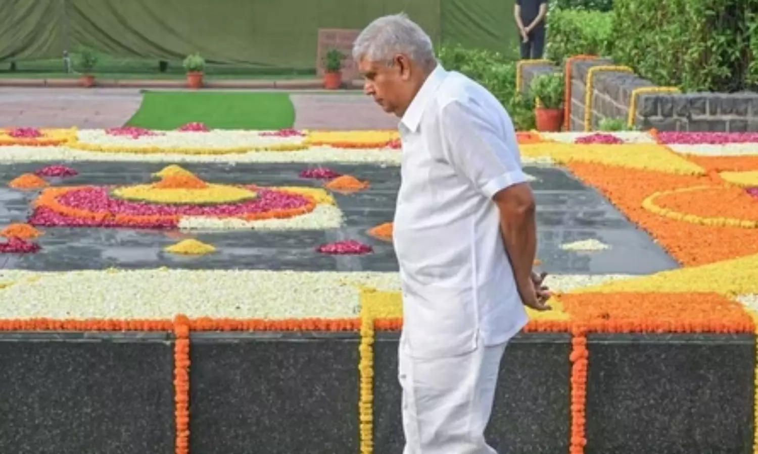 அரசு மாளிகையை விட்டு வெளியேறிய முன்னாள் துணை ஜனாதிபதி ஜெகதீப் தன்கர்!