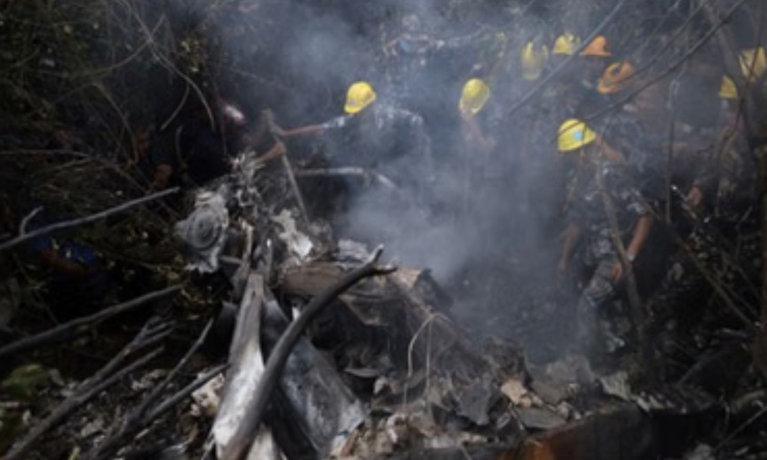 பாகிஸ்தான்  ஆக்கிரமிப்பு காஷ்மீரில் ஹெலிகாப்டர் விழுந்து விபத்து - 5 பேர் பலி