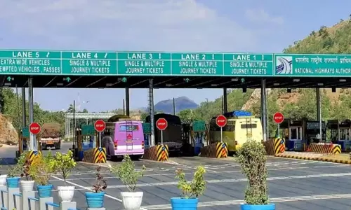 தமிழகத்தின் 38 சுங்கச்சாவடிகளில் கட்டண உயர்வு அமலுக்கு வந்தது