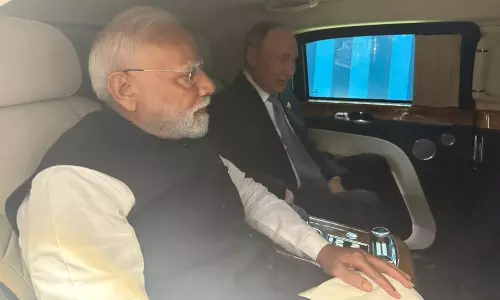 ஷாங்காய் ஒத்துழைப்பு மாநாடு முடிந்து ஒரே காரில் ரஷிய அதிபர் புதினுடன் பயணித்த பிரதமர் மோடி