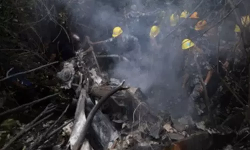 பாகிஸ்தான்  ஆக்கிரமிப்பு காஷ்மீரில் ஹெலிகாப்டர் விழுந்து விபத்து - 5 பேர் பலி