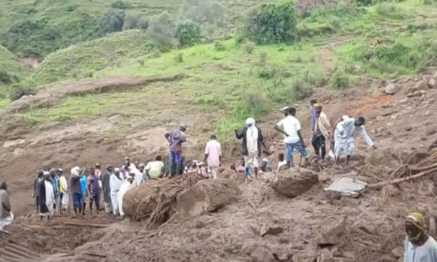 சூடானில் நிலச்சரிவால் புதைந்த கிராமம்: 1000 பேர் உயிரிழப்பு - ஒரே ஒருவர் உயிர்பிழைத்த அதிசயம்