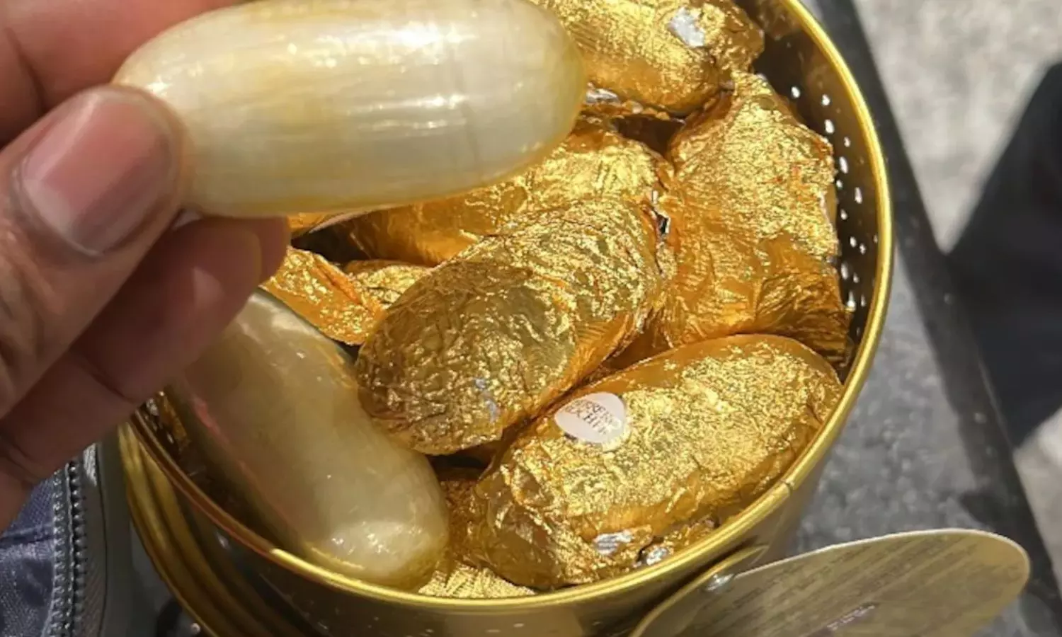 ரூ.70 கோடி போதை மிட்டாய்.. வெளியே வெளிநாட்டு சாக்லேட் - உள்ளே கொகைன் - சென்னையில் சிக்கிய டெல்லி சரக்கு ரூ.70 கோடி போதை மிட்டாய்.. வெளியே வெளிநாட்டு சாக்லேட் - உள்ளே கொகைன் - சென்னையில் சிக்கிய டெல்லி சரக்கு