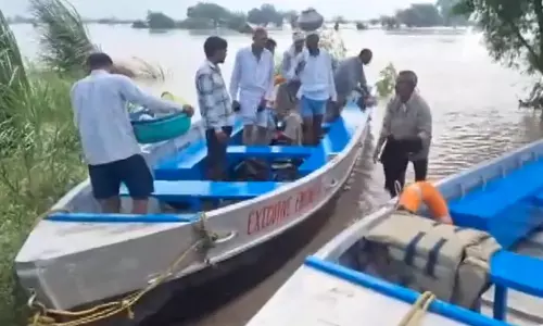 டெல்லியில் கனமழை: யமுனை நதியில் வெள்ளப்பெருக்கு  - பொதுமக்களுக்கு எச்சரிக்கை