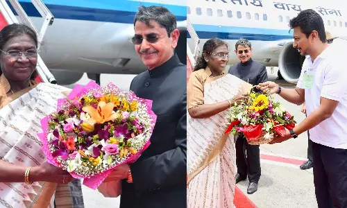 சென்னை வந்த ஜனாதிபதி திரவுபதி முர்முவை வரவேற்ற கவர்னர், துணை முதலமைச்சர்