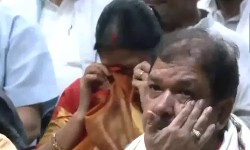 தாயார் பற்றி உருக்கம்: பிரதமர் மோடியின் பேச்சைக் கேட்டு கண்ணீர் வடித்த பா.ஜ.க. தலைவர்