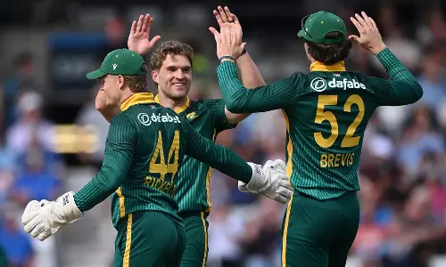 மகராஜ், முல்டர் அபாரம்: இங்கிலாந்தை 131 ரன்களில் சுருட்டியது தென் ஆப்பிரிக்கா