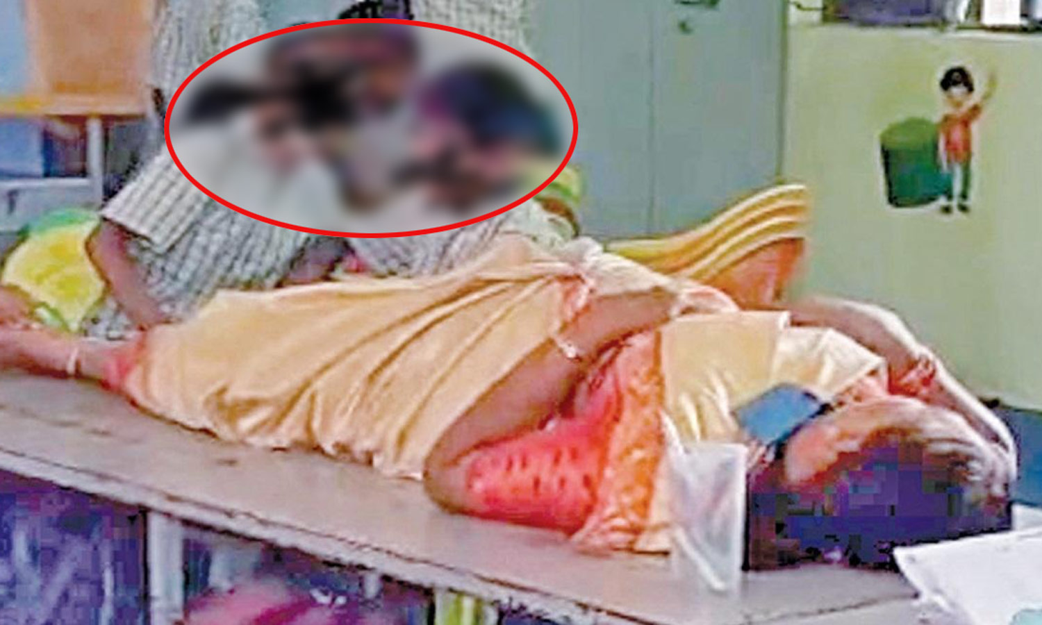 வீடியோ: காலை பிடித்துவிட்ட அரசுப்பள்ளி மாணவிகள் - தலைமை ஆசிரியை அதிரடி மாற்றம் வீடியோ: காலை பிடித்துவிட்ட அரசுப்பள்ளி மாணவிகள் - தலைமை ஆசிரியை அதிரடி மாற்றம்