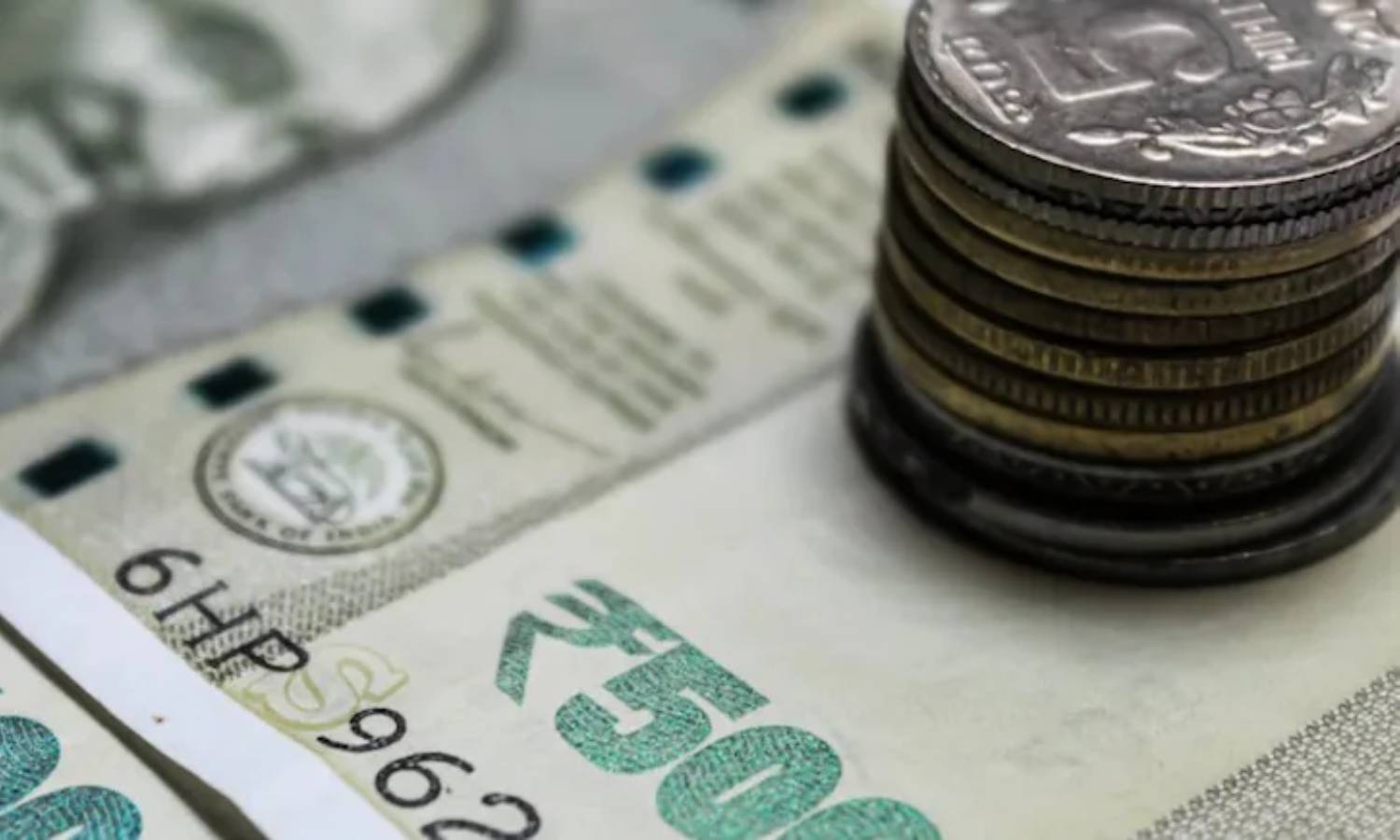 மாதம் வெறும் ரூ.4,200 சம்பளத்தில் தொடங்கி ரூ.1 கோடி சொத்து சேர்த்த நபர்!