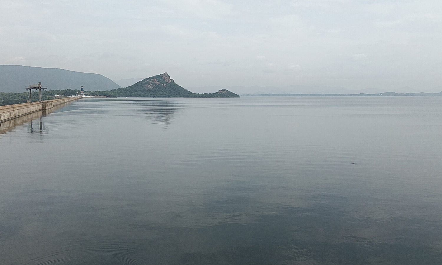 மேட்டூர் அணையில் இருந்து காவிரி ஆற்றில் தண்ணீர் திறப்பு 28,500 கனஅடியாக குறைந்தது