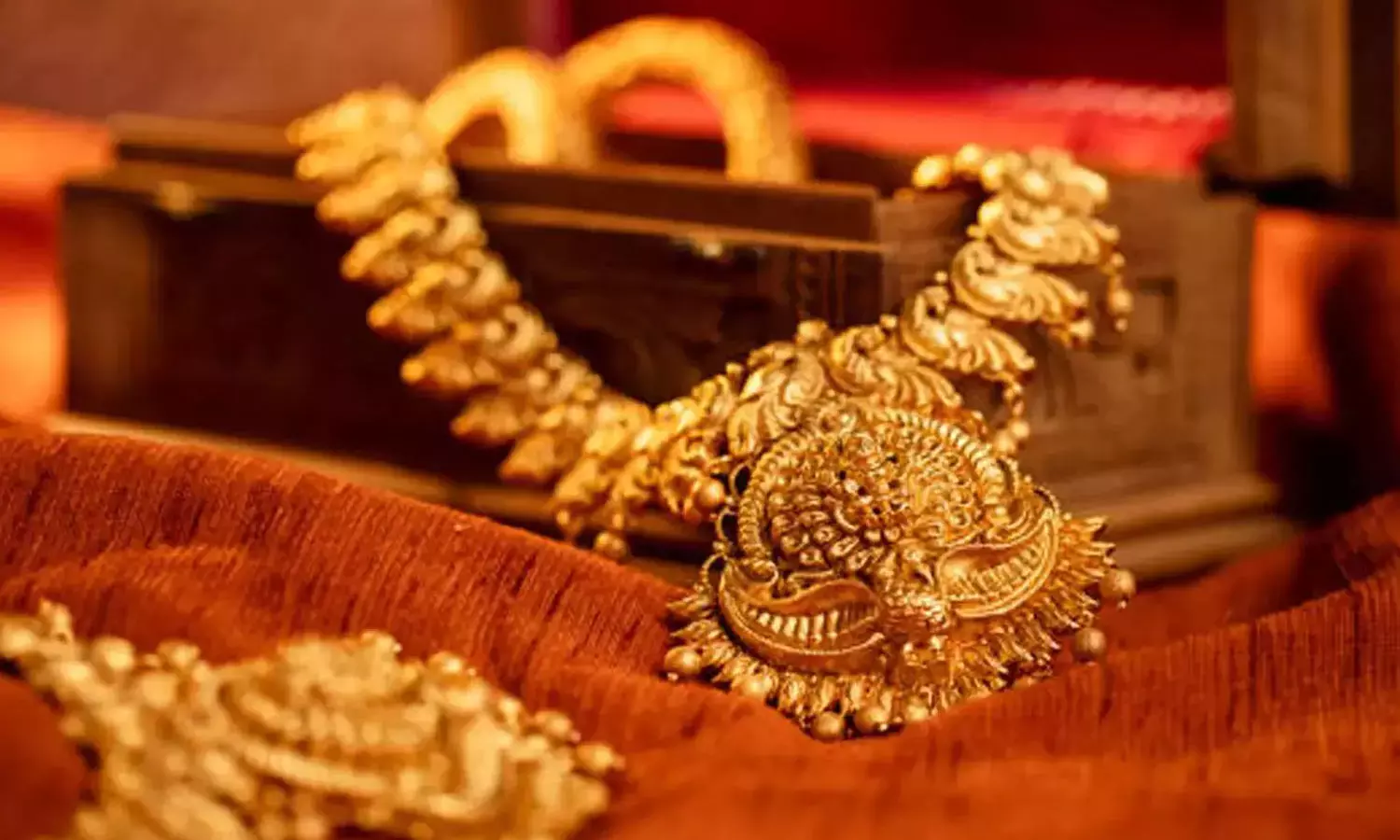 சாதாரண மக்களுக்கு கனவாகும் தங்கம்: 2026-ல் ரூ.1.25 லட்சம் வரை போகலாம் சாதாரண மக்களுக்கு கனவாகும் தங்கம்: 2026-ல் ரூ.1.25 லட்சம் வரை போகலாம்